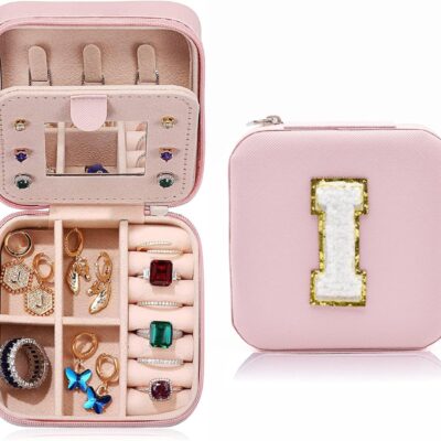 MODENGKONGJIAN Travel Jewelry Case for Women Fashion, Ring Necklace Earring Jewelry Holder Organizer Box, Small Portable Personalized Pink Jewellery Storage Box, Christmas Gifts Initial I